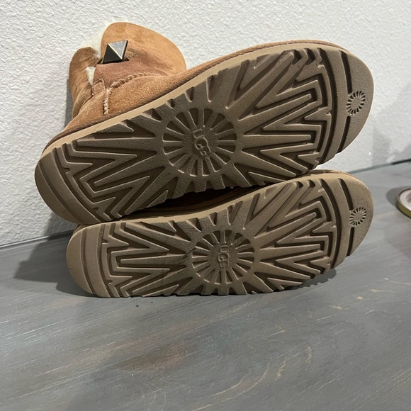 UGG Chestnut Button Winter Boots Size: 7 - Picture 9 of 10